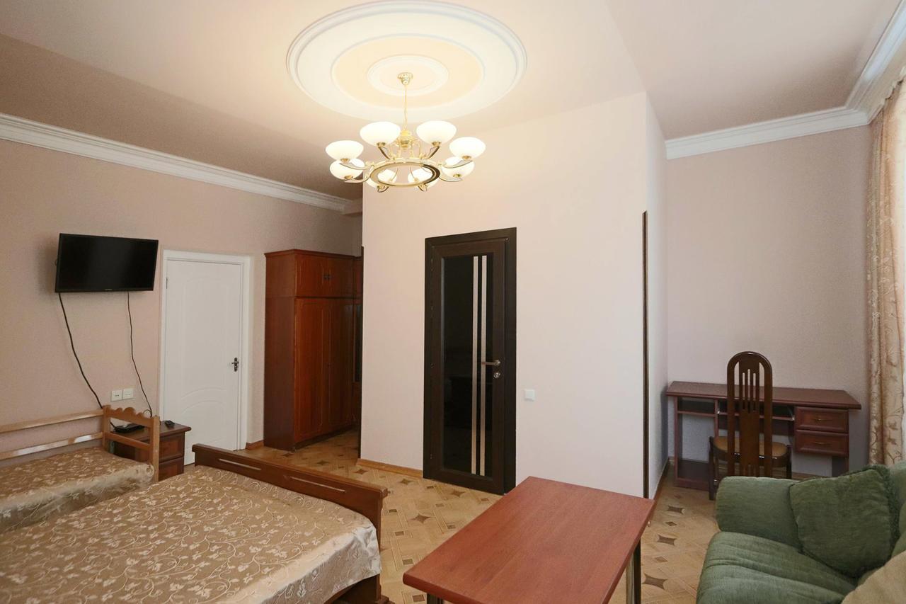 Garnim Guest House Jerevan Exteriör bild